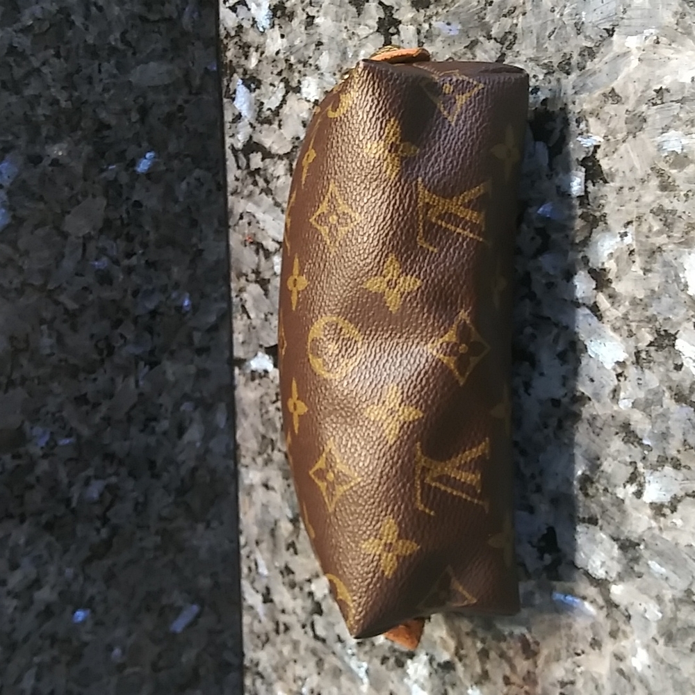 Authentic lv pouch - Picture 3 of 7